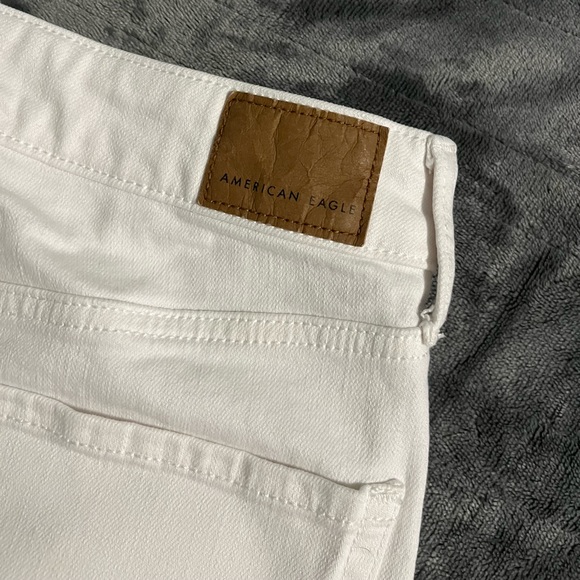 American Eagle “Hi Rise”. Super Stretch! White, frayed hem mini skirt - size 00 - Picture 4 of 6